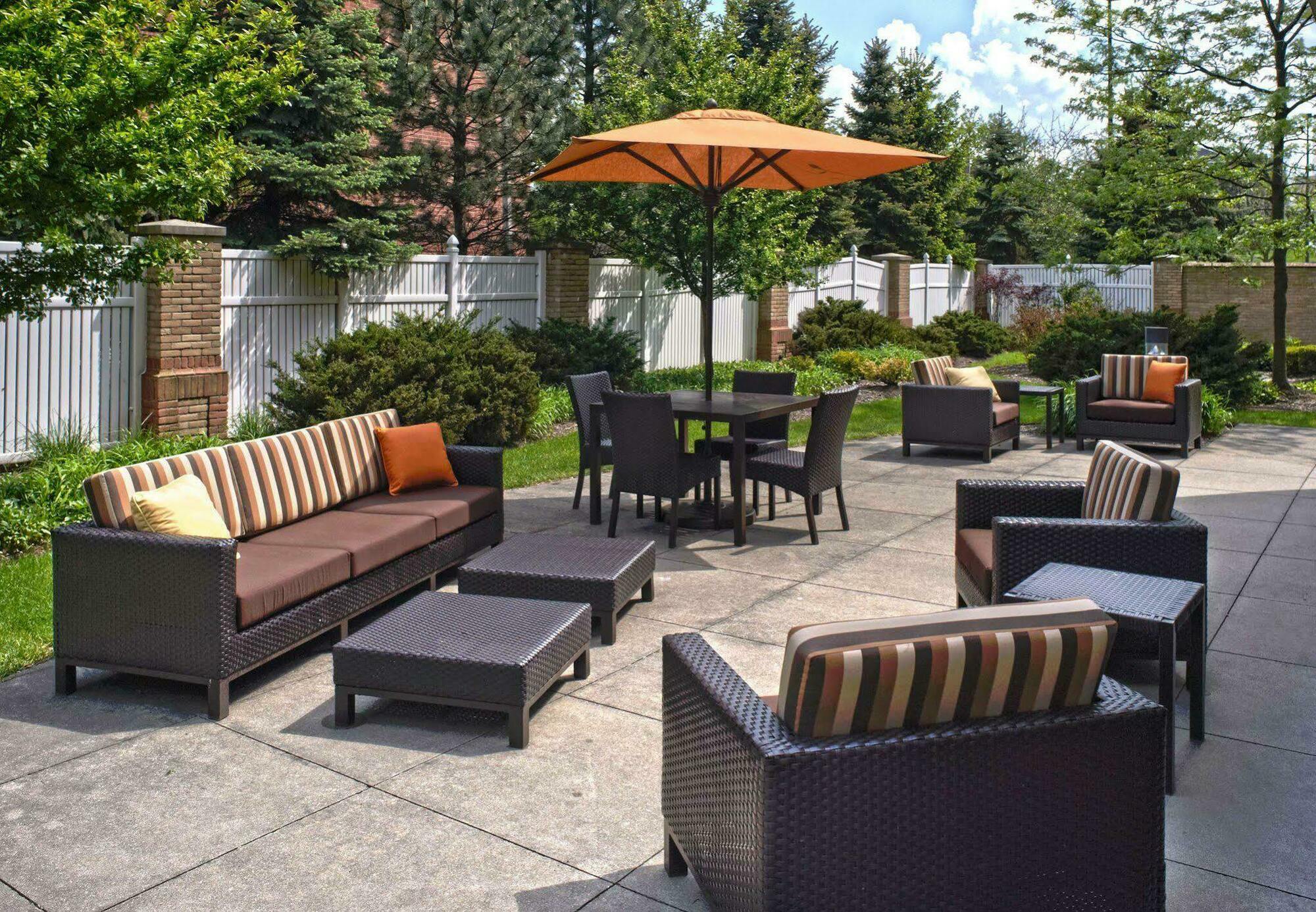 Hotel Courtyard Cleveland Independence Restaurace fotografie